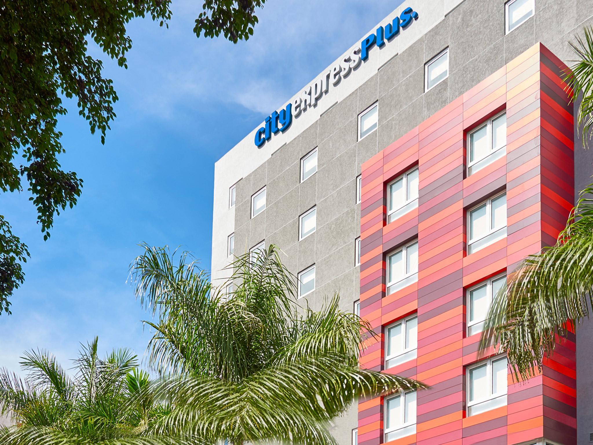 ספופן City Express Plus By Marriott Guadalajara Expo מראה חיצוני תמונה