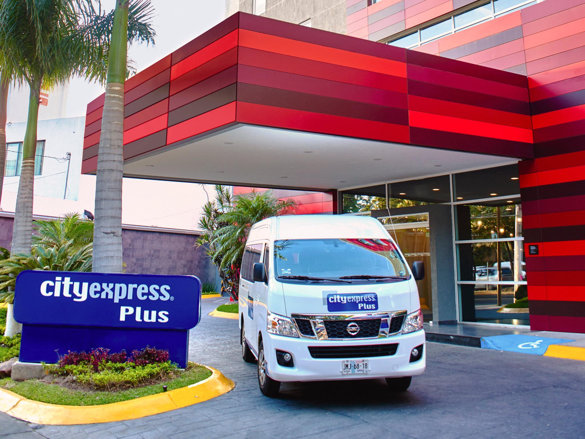 ספופן City Express Plus By Marriott Guadalajara Expo מראה חיצוני תמונה