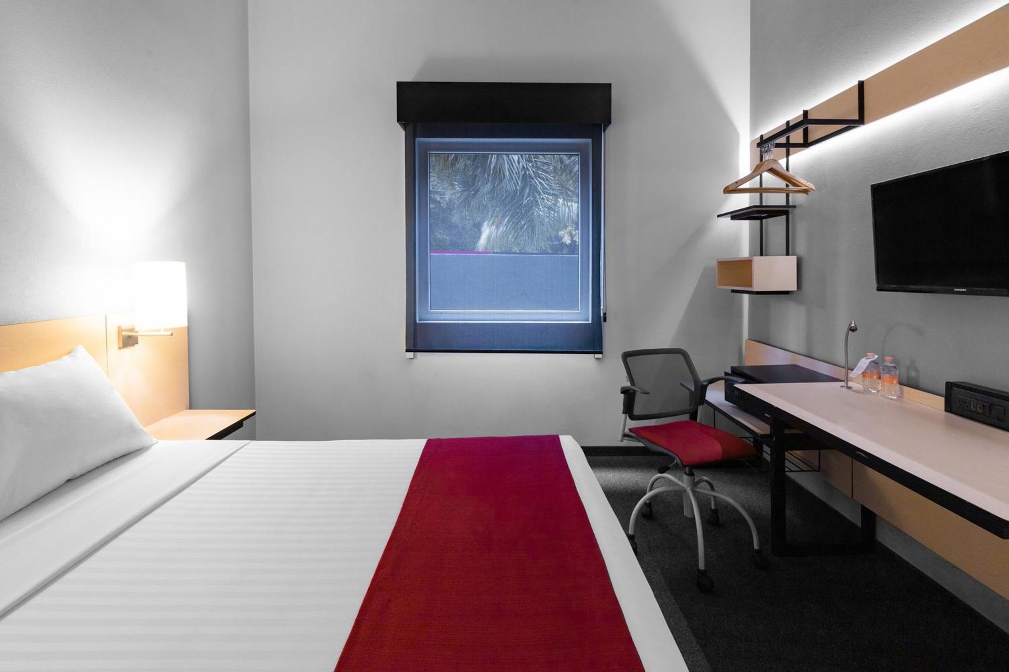ספופן City Express Plus By Marriott Guadalajara Expo מראה חיצוני תמונה