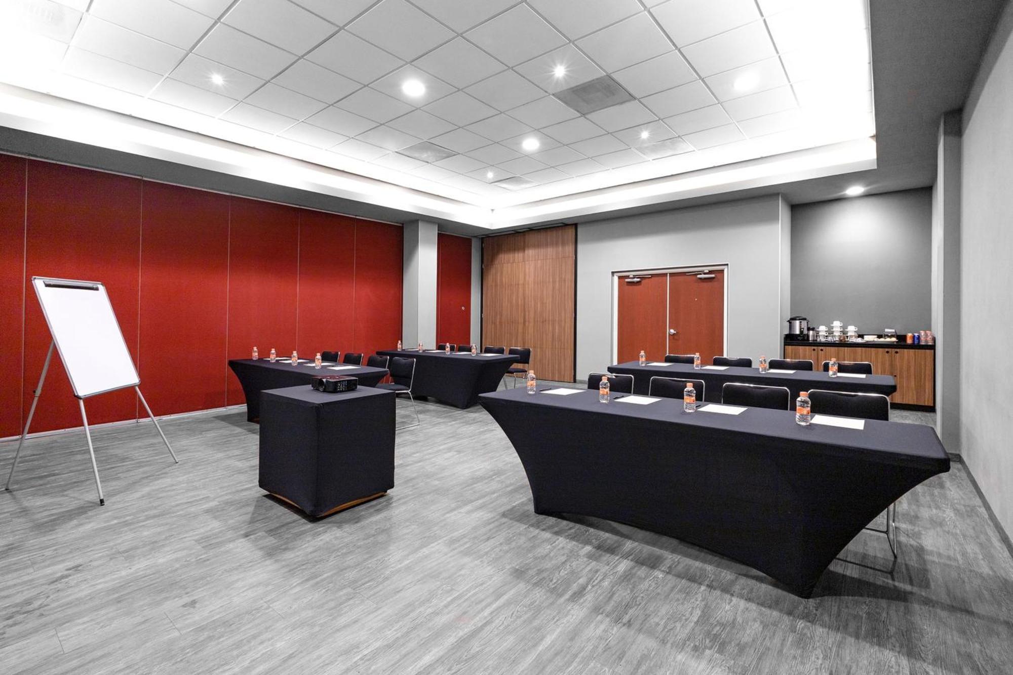 ספופן City Express Plus By Marriott Guadalajara Expo מראה חיצוני תמונה