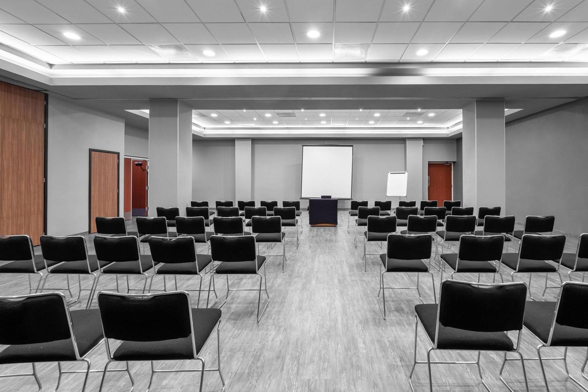 ספופן City Express Plus By Marriott Guadalajara Expo מראה חיצוני תמונה