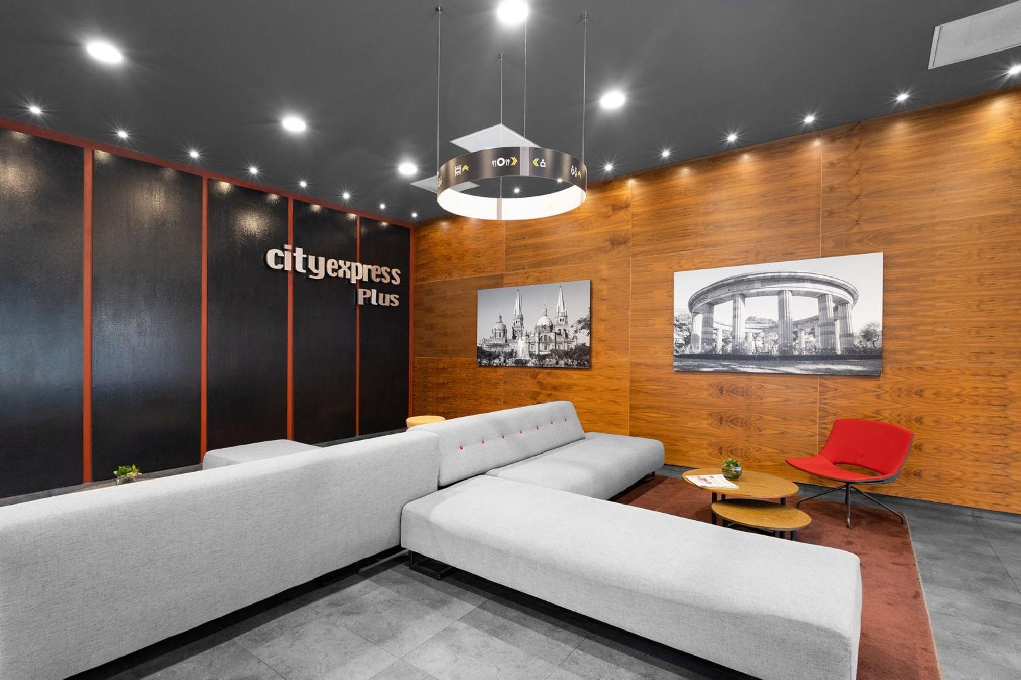 ספופן City Express Plus By Marriott Guadalajara Expo מראה חיצוני תמונה