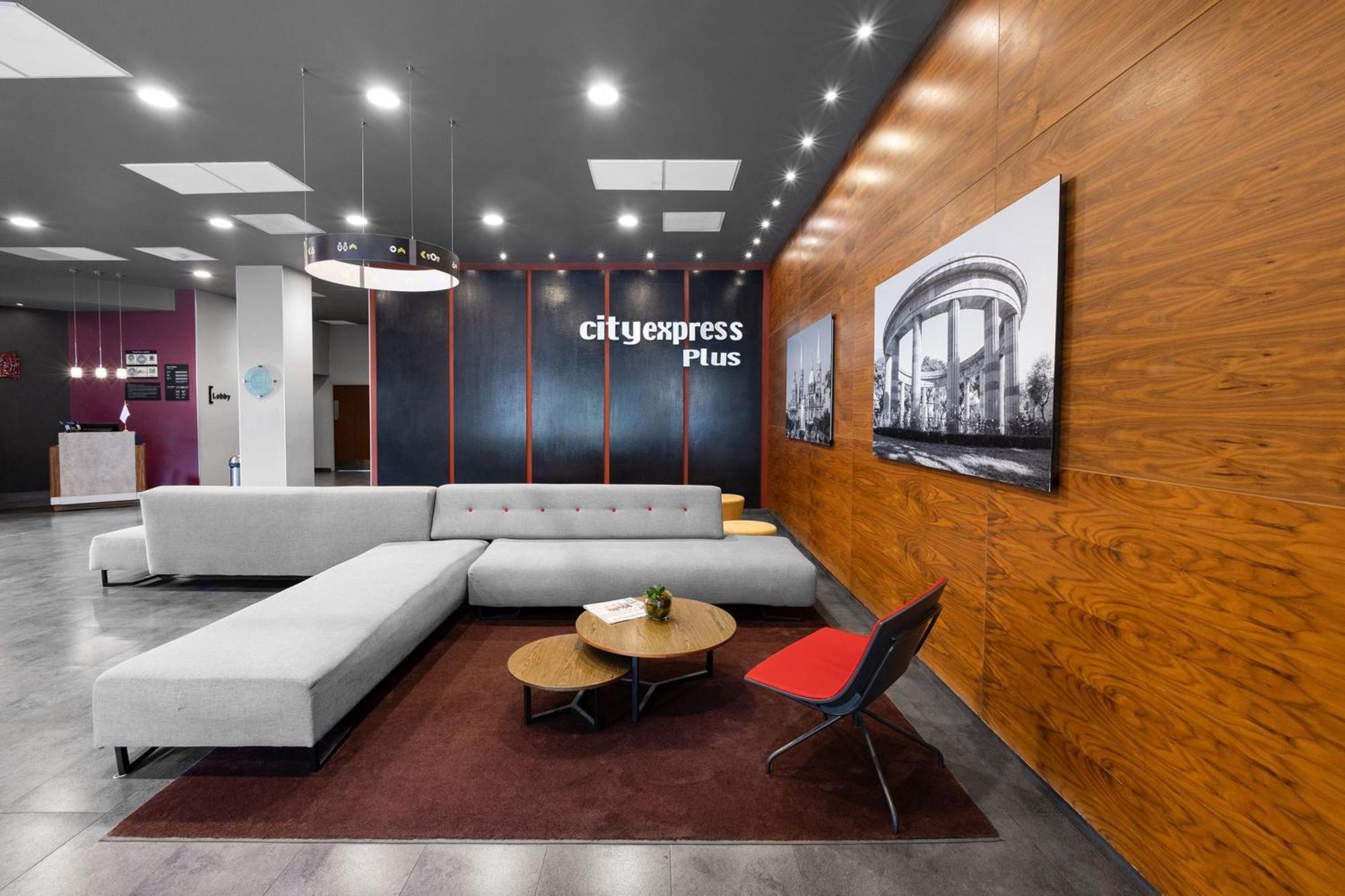 ספופן City Express Plus By Marriott Guadalajara Expo מראה חיצוני תמונה